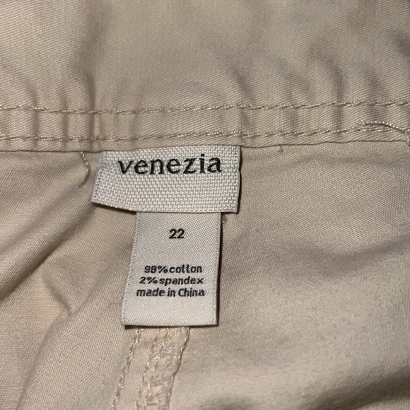 Venezia Ladies’ Khaki Capris - Picture 6 of 6